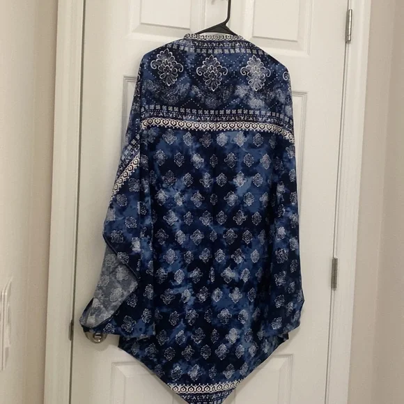 HP 3/28/23!! NWT Blue Pattern and Tie Dye Cover Up Kimono - Picture 8 of 9